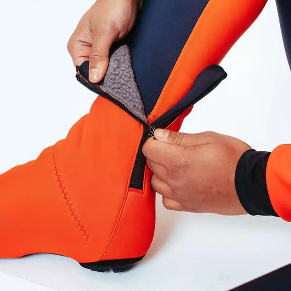 Gore Wear Couvre-chaussures GOREWEAR Shield Thermo GORE-TEX INFINIUM™ Rouge Brillant Noir 8 Gore Wear Couvre-chaussures GOREWEAR Shield Thermo GORE-TEX INFINIUM™ Rouge Brillant Noir – Image 6