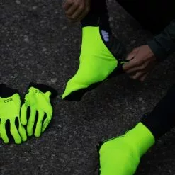 Couvre-chaussures Gore Wear Shield Thermo GORE-TEX INFINIUM™ Jaune Fluo Noir -Guêtres de compression Cyclisme Soldes gow 1008270899 004